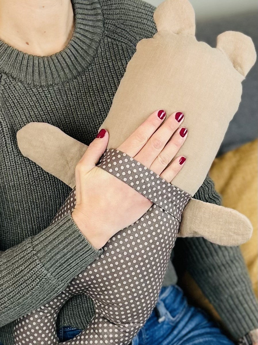 Weighted bears to relieve feelings of anxiety. Comes with a handle to easily carry. Handmade and personalized.